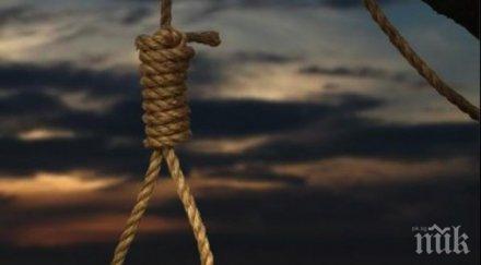 зверство опитаха обесят травестит детска площадка