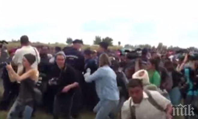 Унгарска тв операторка уволнена заради гавра с бежанец (видео)