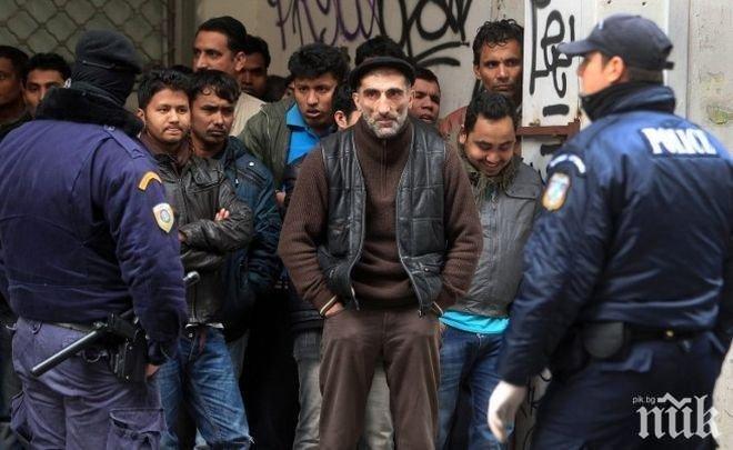 Близо 500 мигранти са пробили полицейски кордон в Южна Унгария
