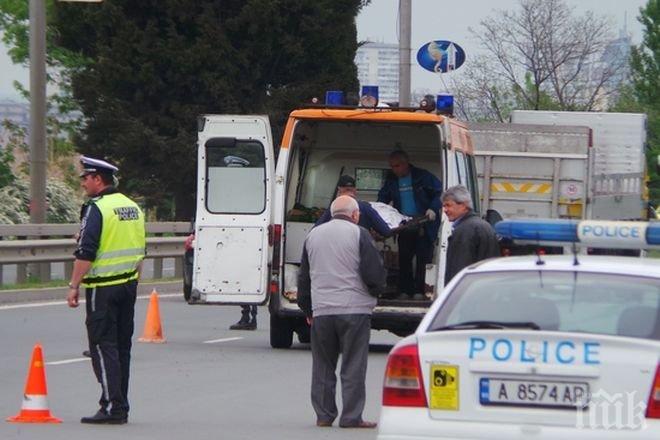 Ексклузивно! Отново кръв на пътя - прегазиха жена пред спешния център в Симитли, още не знаят коя е! (обновена)