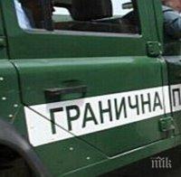 Задържаха трима мъже от София, опитали да прекарат 19 нелегални имигранти 