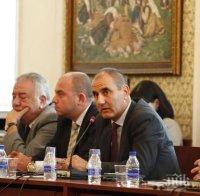 Смут в парламента! Посланиците не посмяха да вземат думата след атаката на Сидеров! Цветанов им се извинява (снимки)