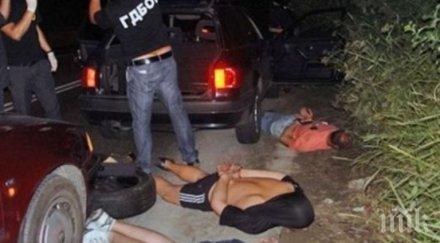 полицията натръшка трима дилъри бургаски мол
