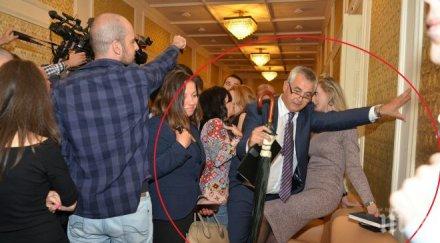 страхотен панаир парламента депутат сгази репортерки отсече вие сте луди уникални снимки