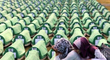 осем сърби обвинени клането сребреница