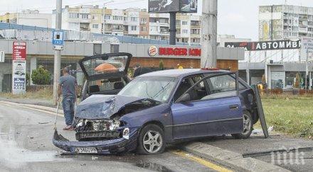 ексклузивно първо пик зрелищна катастрофа столичния квартал дружба опел заби челно стълб снимки