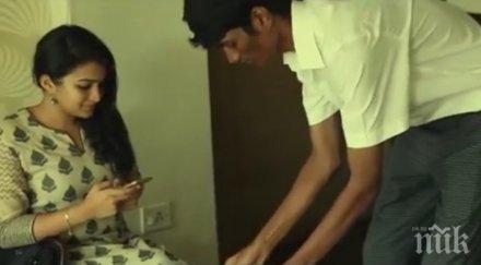 докато стоеше кафенето забеляза наблюдаваше случи докосне сърцето