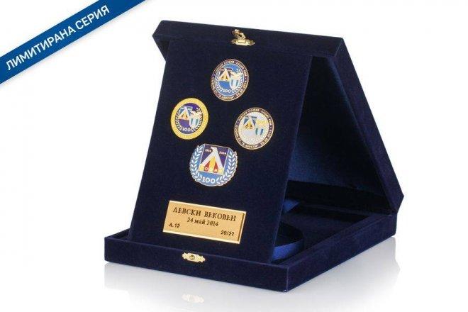 Левски прави пари от значки, иска 160 лева от феновете