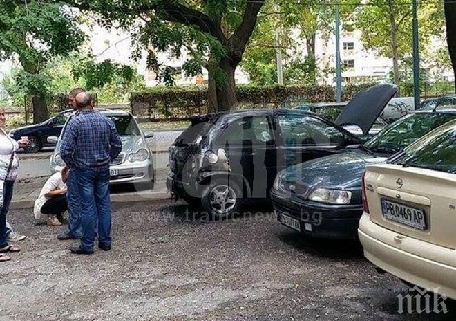 19-годишен пловдивчанин остана без кола - подпалиха я (снимки)