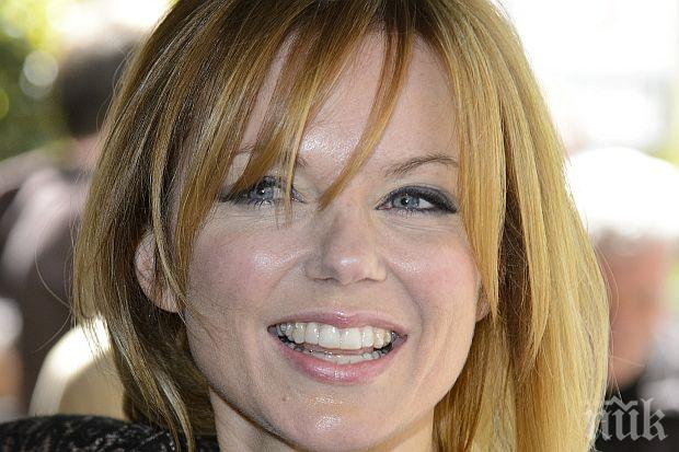 Джери Халилуел се връща на сцената