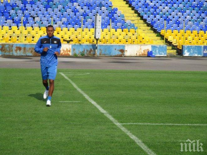 Джереми де Нойер поднови тренировки с Левски