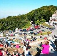 10 000 се стичат към Кръстова гора за Божията милост