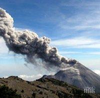 Най-големият вулкан в Мексико изригна мощно, властта зове хората да са нащрек