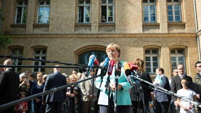 Меркел насърчава бежанките в Германия да научат немски