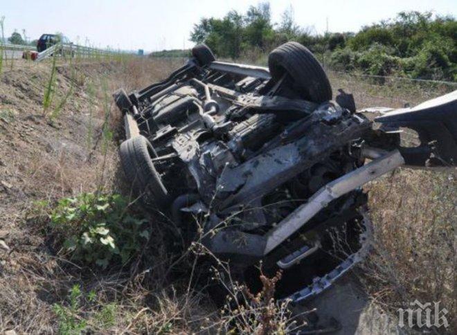 Страховита катастрофа на Тракия! Шофьорка си отвлече вниманието и последва кошмарен удар...