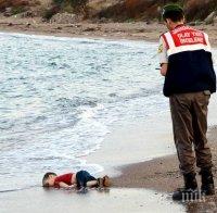 „Шарли Ебдо” прекали! Публикува противоречиви карикатури на малкия Айлян Курди (снимки)
