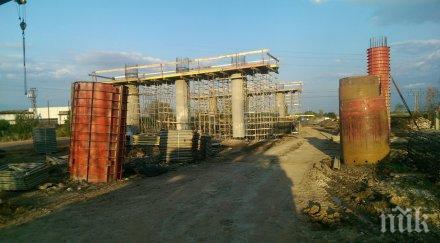 строих социализъма илиенци