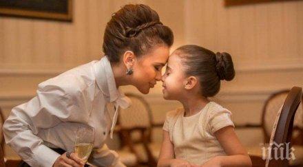 ексклузивно мара отварачката облече щерка елек бона снимка