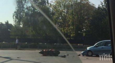 поредната катастрофа окървави софия кола помля моторист кошарите