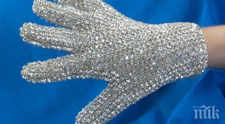 свързана директно мозъка роботизирана ръка възпроизвежда усещане докосване