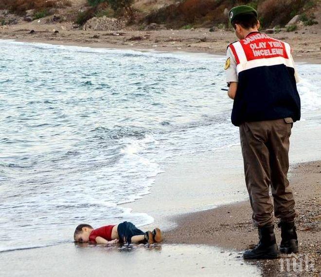 „Шарли Ебдо” прекали! Публикува противоречиви карикатури на малкия Айлян Курди (снимки)
