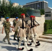 Грък заплаши да се взриви в центъра на Атина