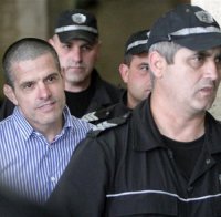 Обрали Брендо зад решетките