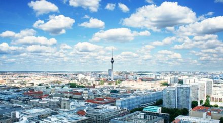 младежи нападнаха бившия гръцки премиер