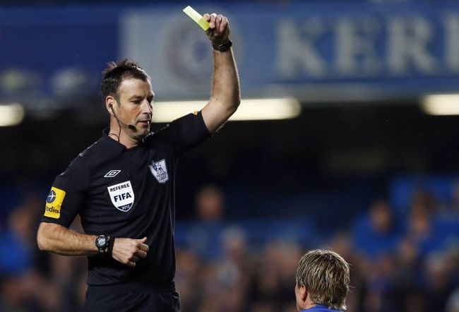 Човек на Юнайтед свири днешното дерби с Челси