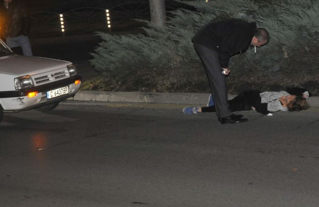 УЖАС: Кола прегази млада жена