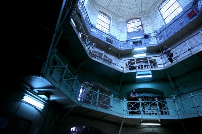 Вкараха в затвора мъж, подавал фалшиви сигнали