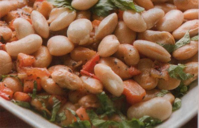 Унищожават 90 тона боб за бедни