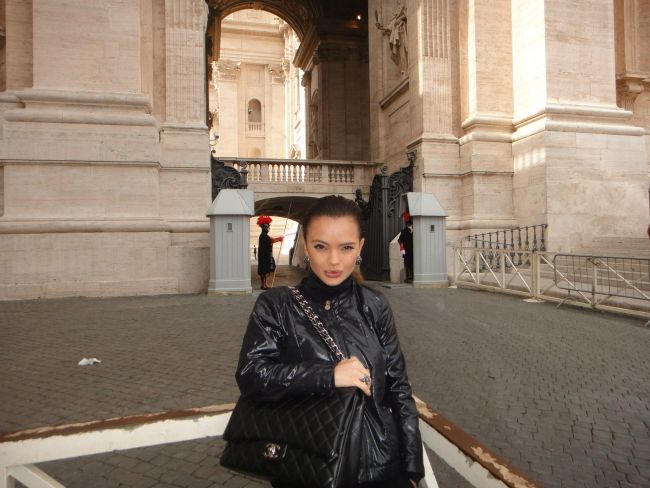 Мария посети Рим, Гущеров липсва...