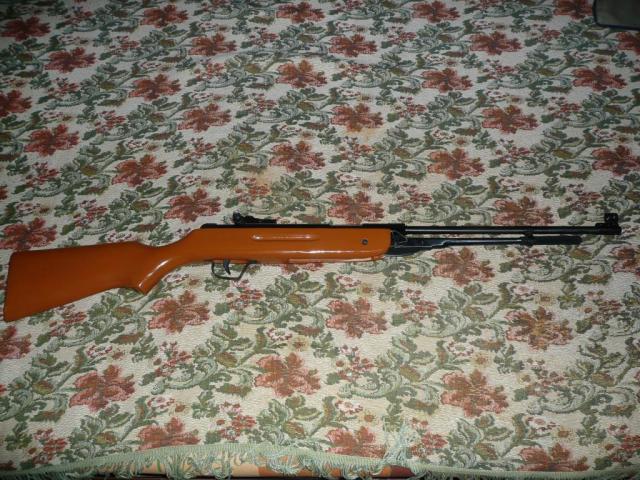 Охранител се гръмна с пушка