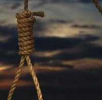 32-годишен мъж вдигна на крак полицаи и медици - изпрати на сестра си снимка как виси на бесило