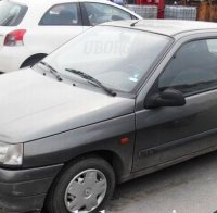 Нарязаха гумите на Рено Клио