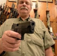 Ограничават оръжията в Ню Йорк, обмислят импийчмънт на Обама