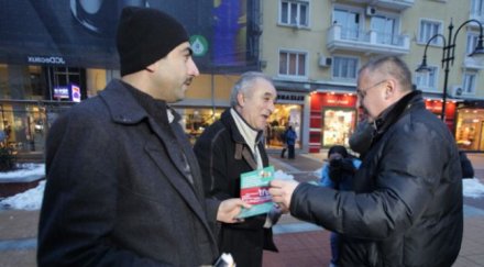 станишев раздаде листовки референдума