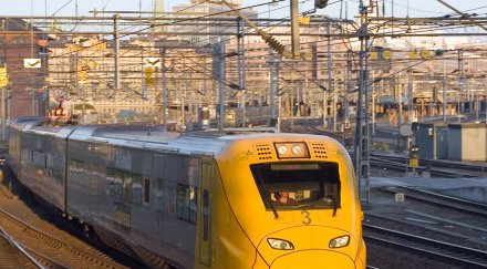 шведска чистачка помете къща откраднат влак