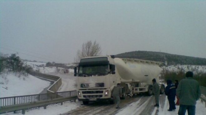 Верижна катастрофа затвори автомагистрала Тракия