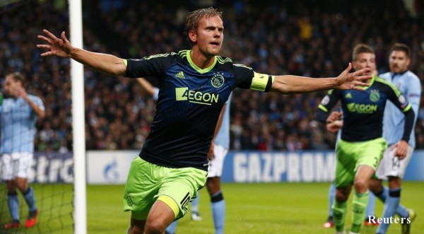 Сим де Йонг остава в Аякс до лятото