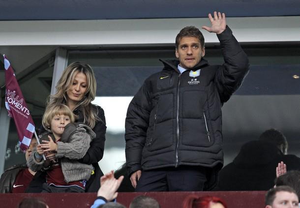 Бивш мениджър на Астън Вила посвети песен на Стенли