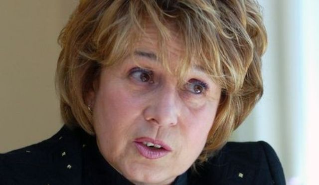 Властта тайно ще си вдигне заплатите