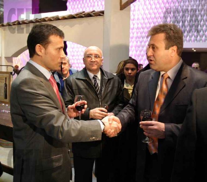 Миню Стайков на мушката заради незаконни бандероли