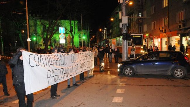 Блокираха Попа в защита на ВМЗ-Сопот (Снимка)