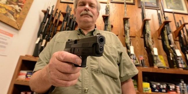 Ограничават оръжията в Ню Йорк, обмислят импийчмънт на Обама