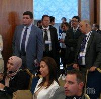 Ексклузивно в ПИК! Шефът на „Лукойл“ Валентин Златев се оказа на една ръка разстояние от кръвния си враг Трайчо Трайков (снимки)