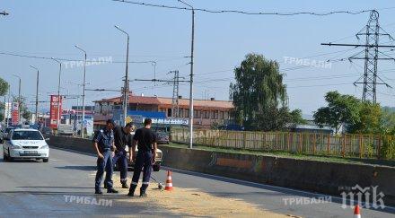 камион разля тонове масло централен булевард враца снимки