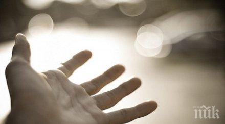 мигранти хвърлят деца граничната бразда унгария