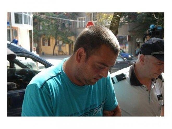 Австрия отложи делото на българина, арестуван за смъртта на 71 бежанци
